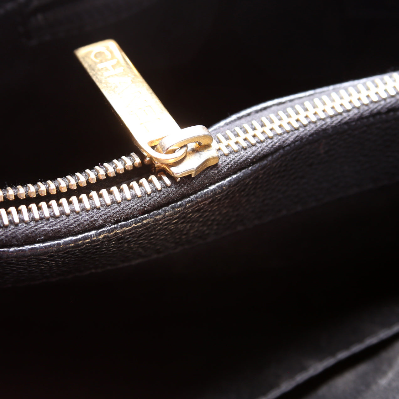 Grand Shopping Tote Caviar