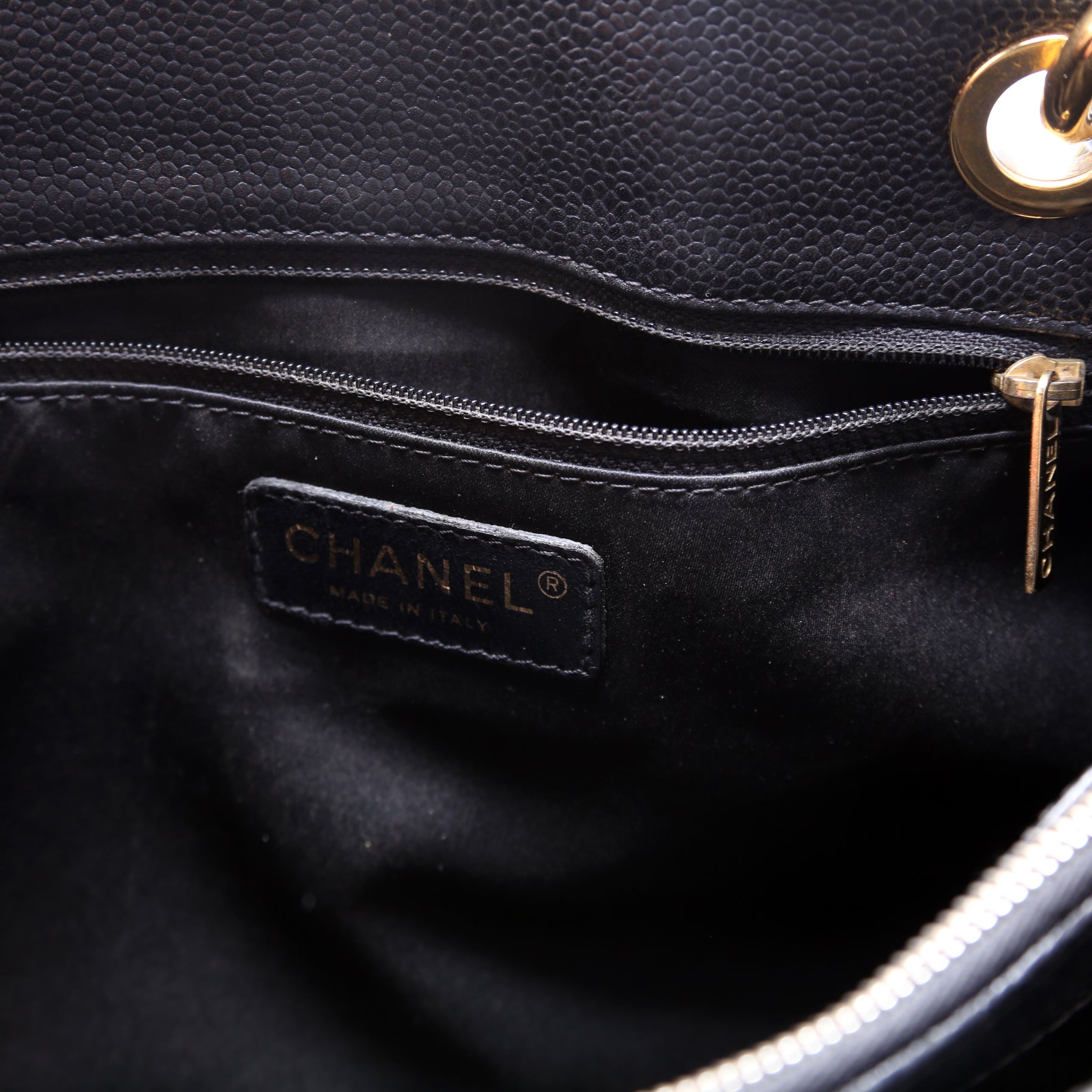 Grand Shopping Tote Caviar