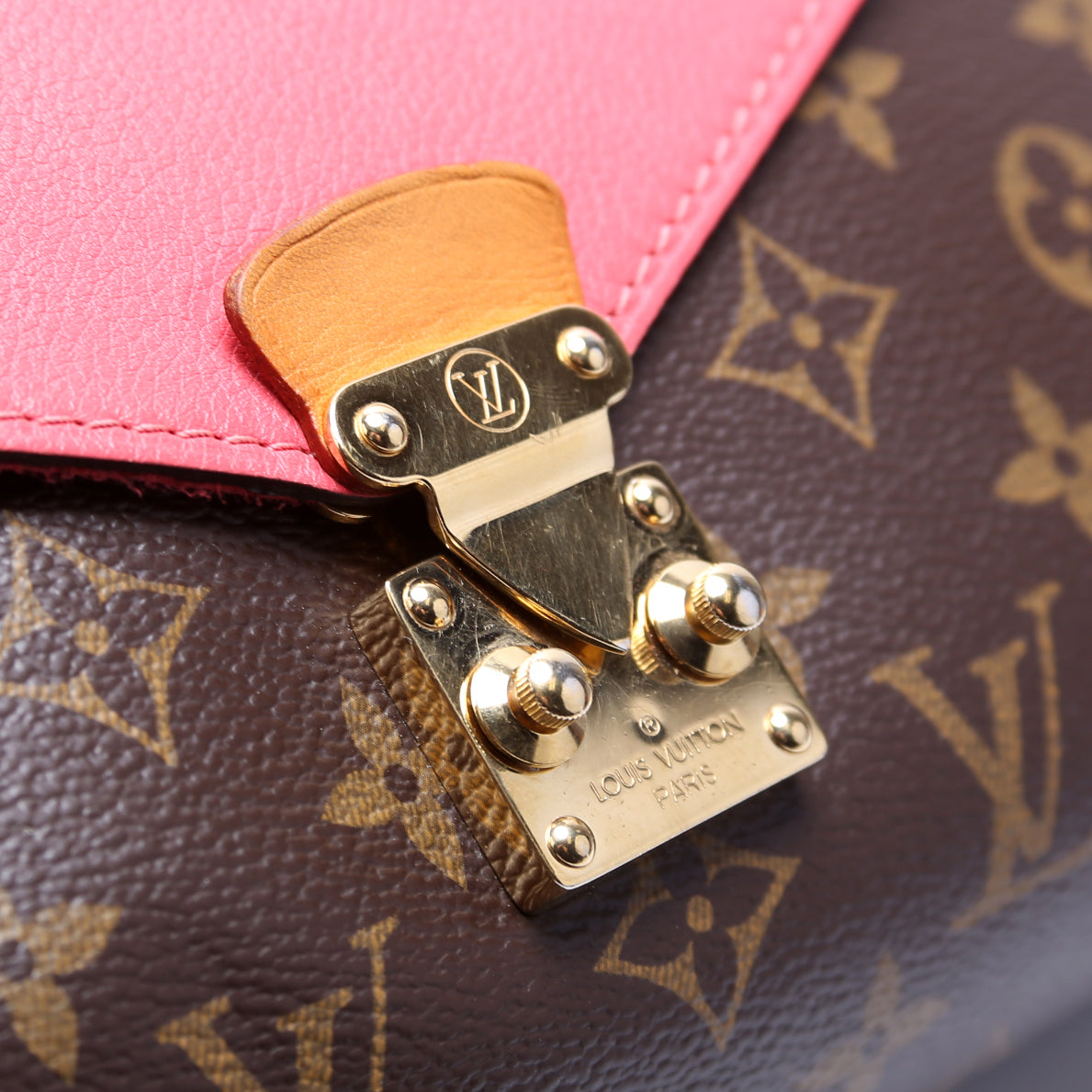 Pallas Chain Monogram Salmon