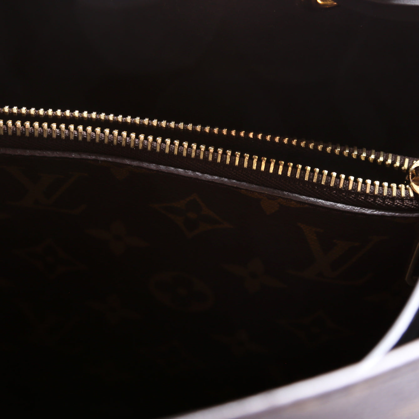 Neonoe Monogram Black