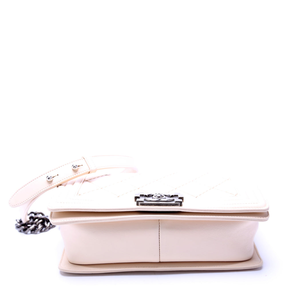 Boy Flap Medium New Calfskin Double Stitch 18M Cream