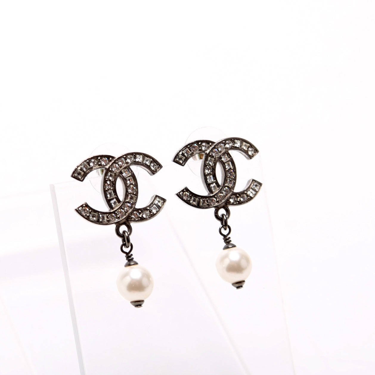 CC Crystal Faux Pearl Drop Earrings Gunmetal/Pearl