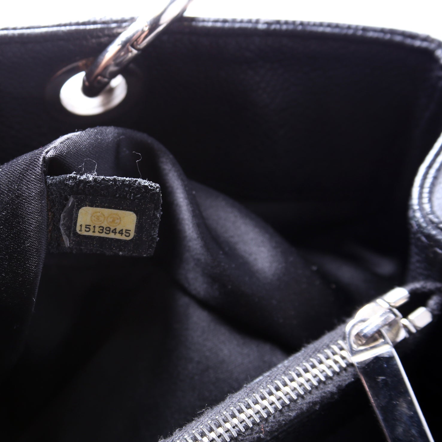 Grand Shopping Tote Caviar Black