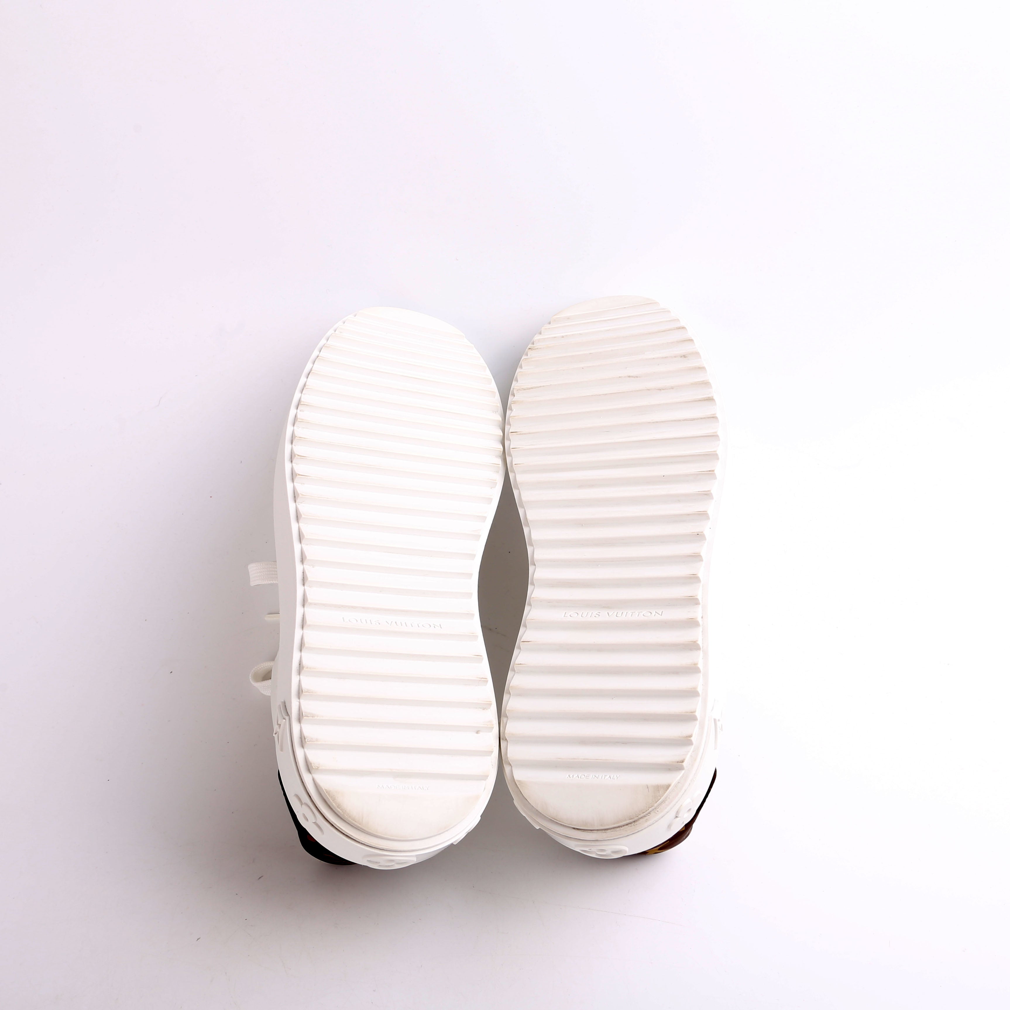Time Out Sneakers Size 37.5