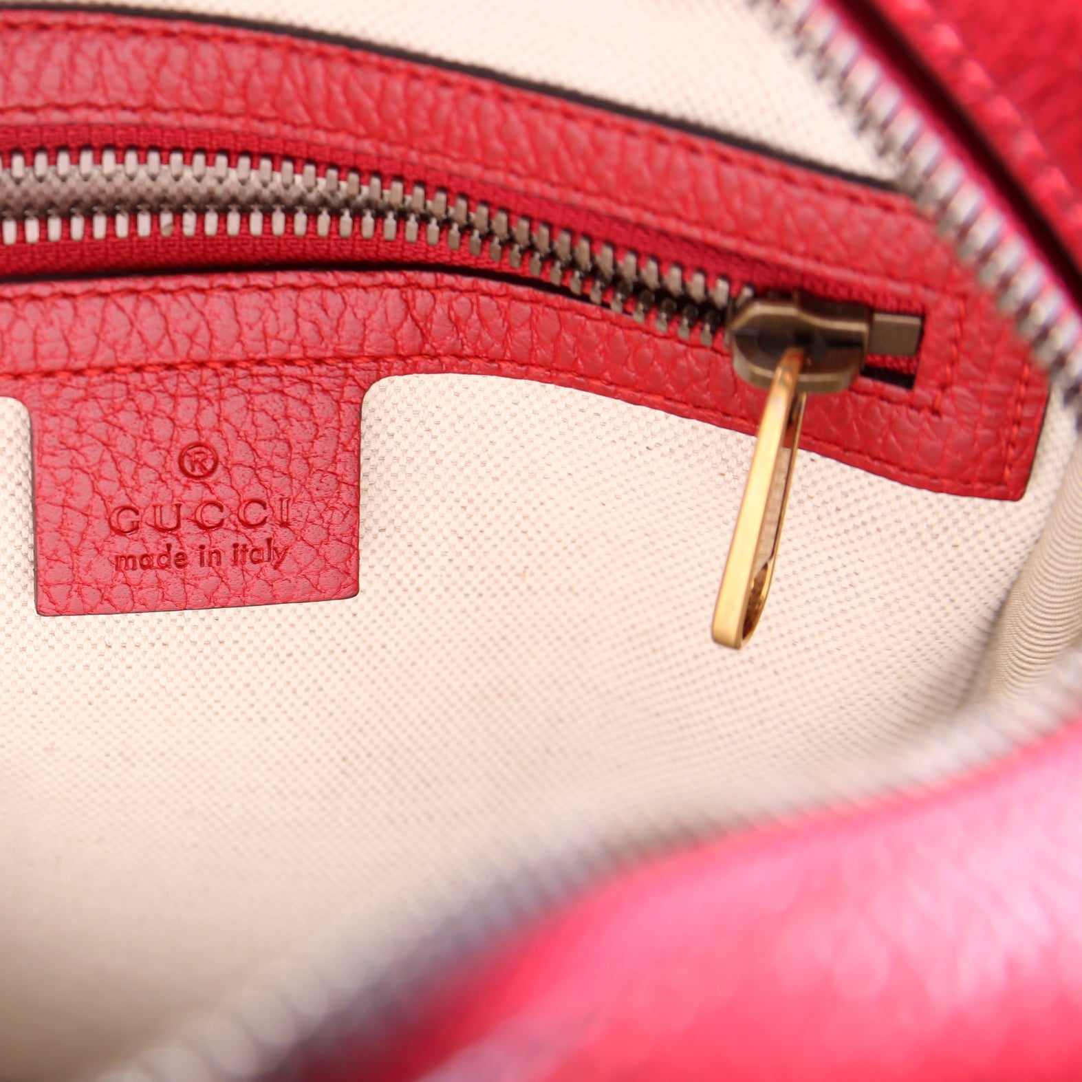 523591 Retro Logo Medium Messenger Bag Red