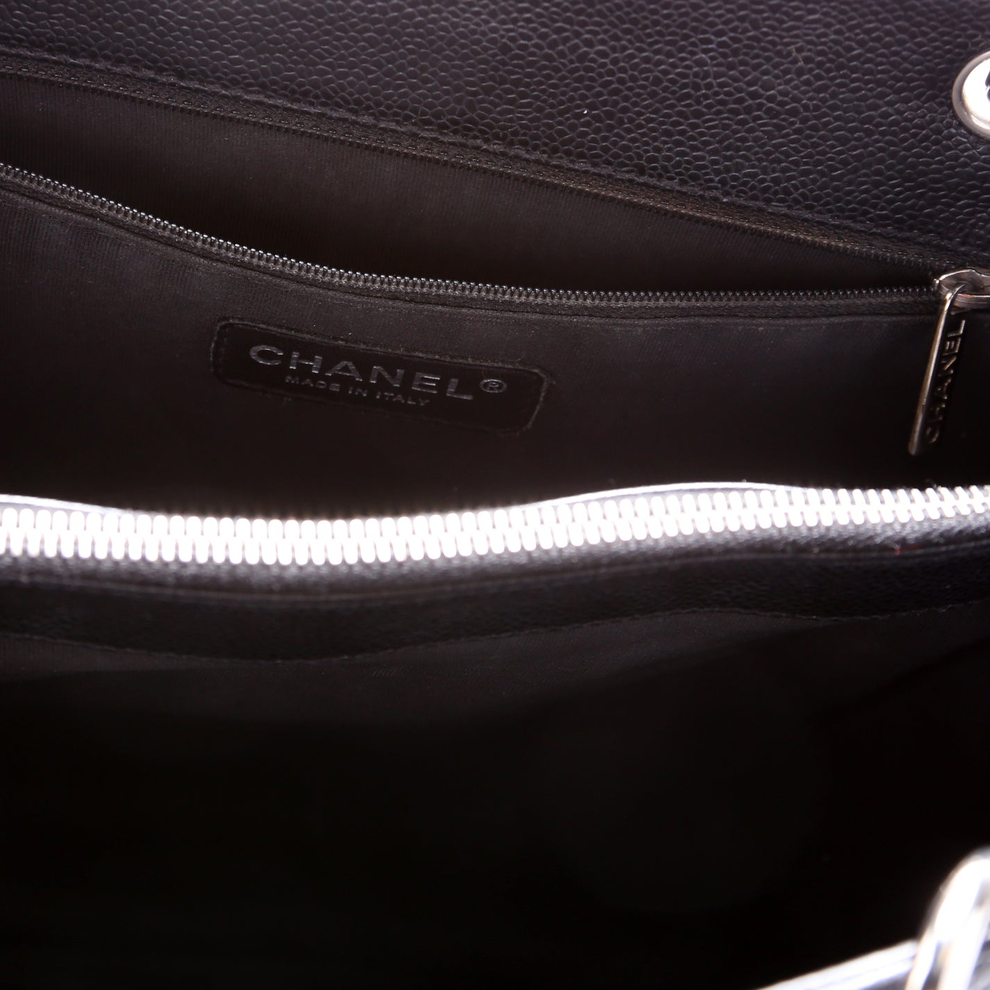 Grand Shopping Tote Caviar 15M Black