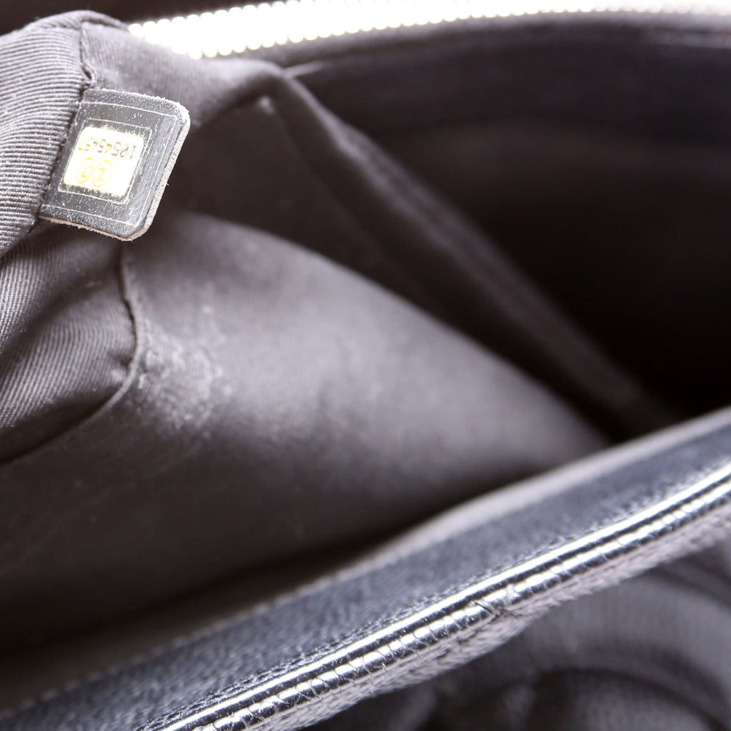 Grand Shopping Tote Caviar 15M Black
