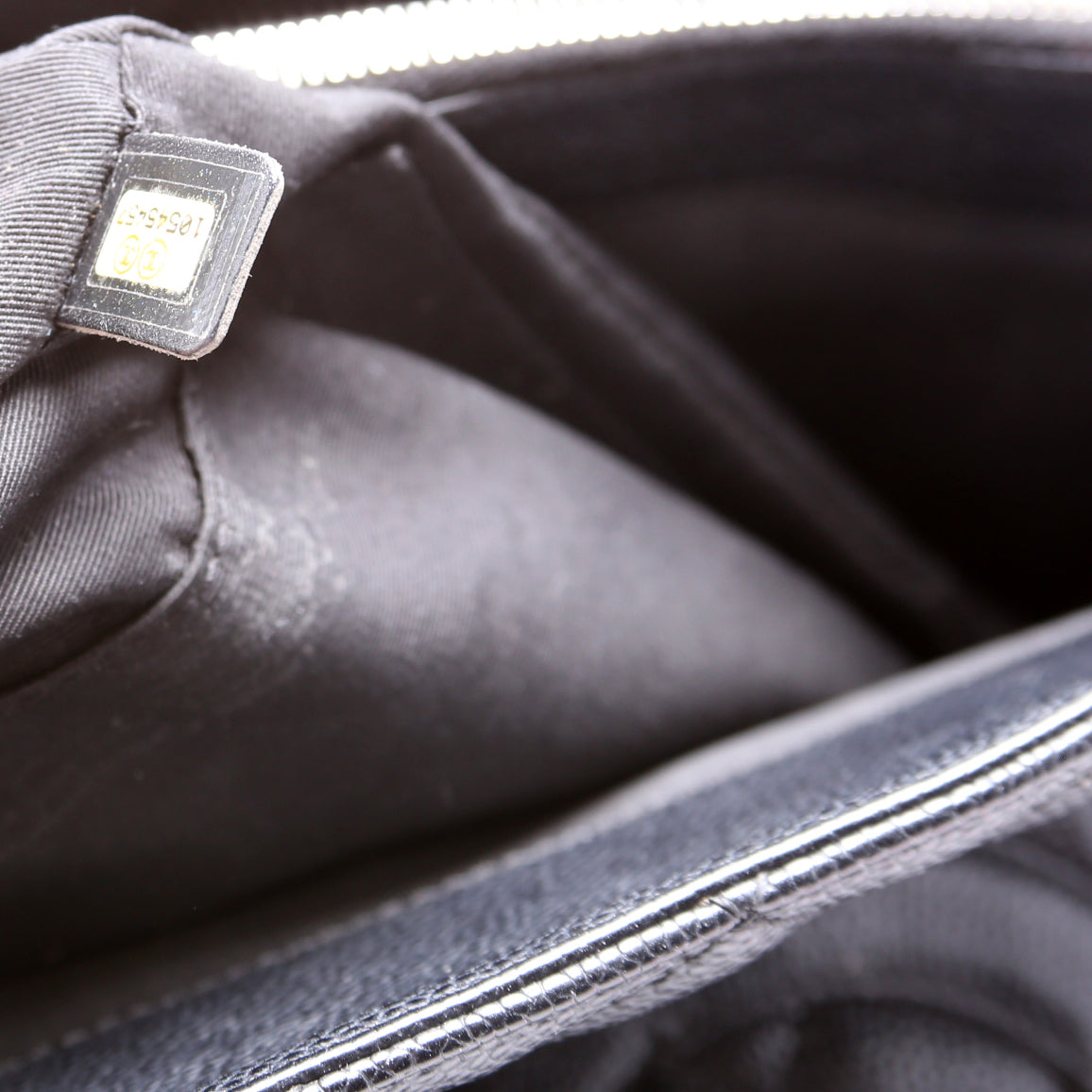 Grand Shopping Tote Caviar 15M Black