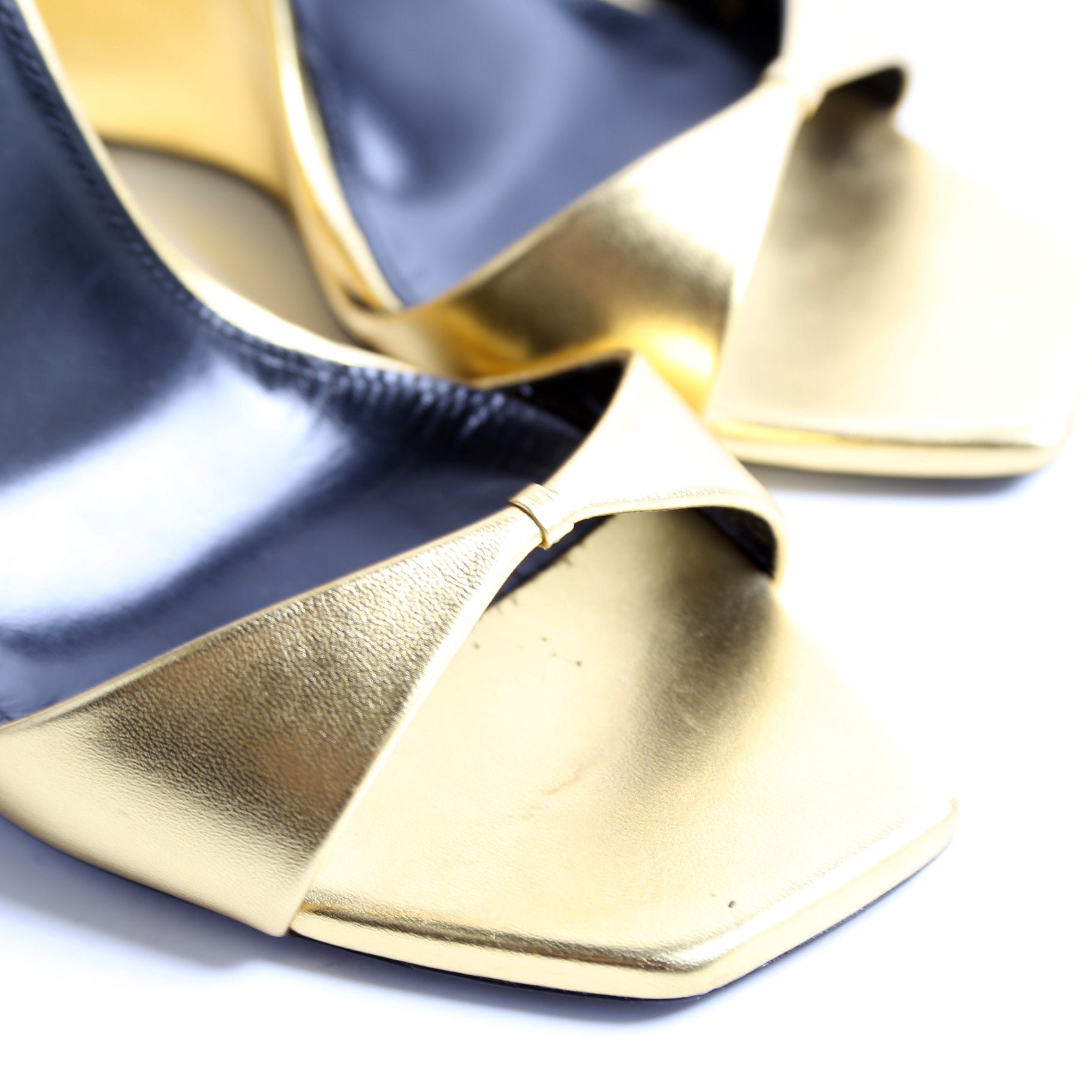 Dare 105MM Open Toe Wedges Size 39 Gold