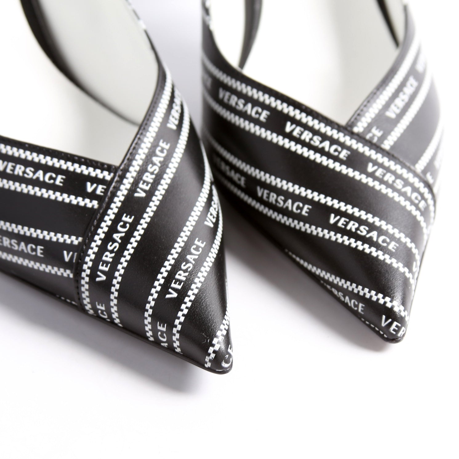 Logo Pointed Toe Pumps Size 39 Black