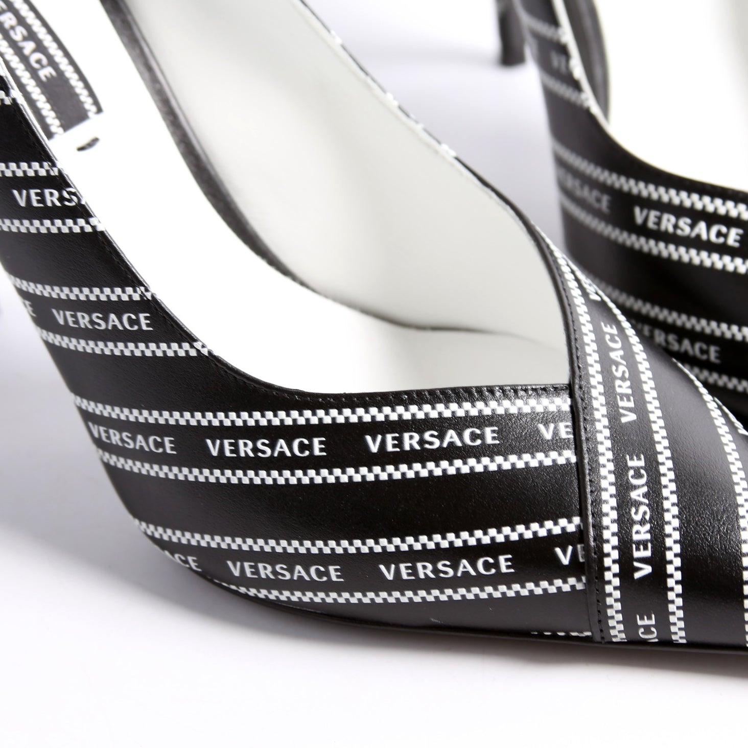 Logo Pointed Toe Pumps Size 39 Black