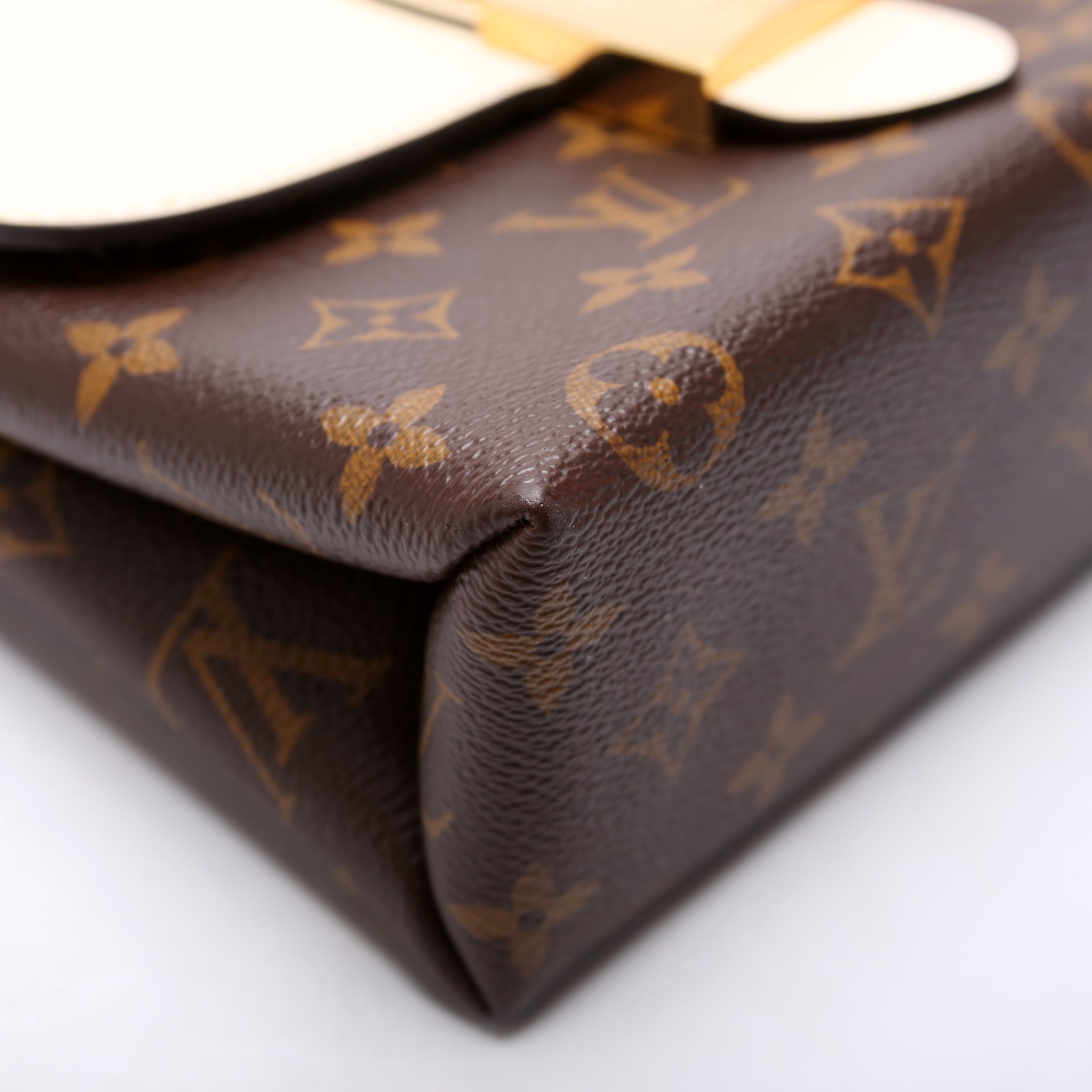 Locky BB Monogram Cream