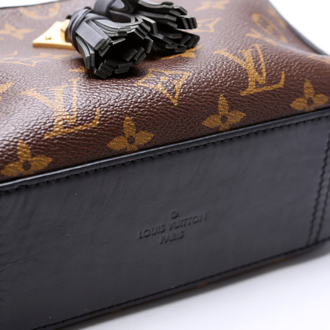 Saintogne Monogram Black