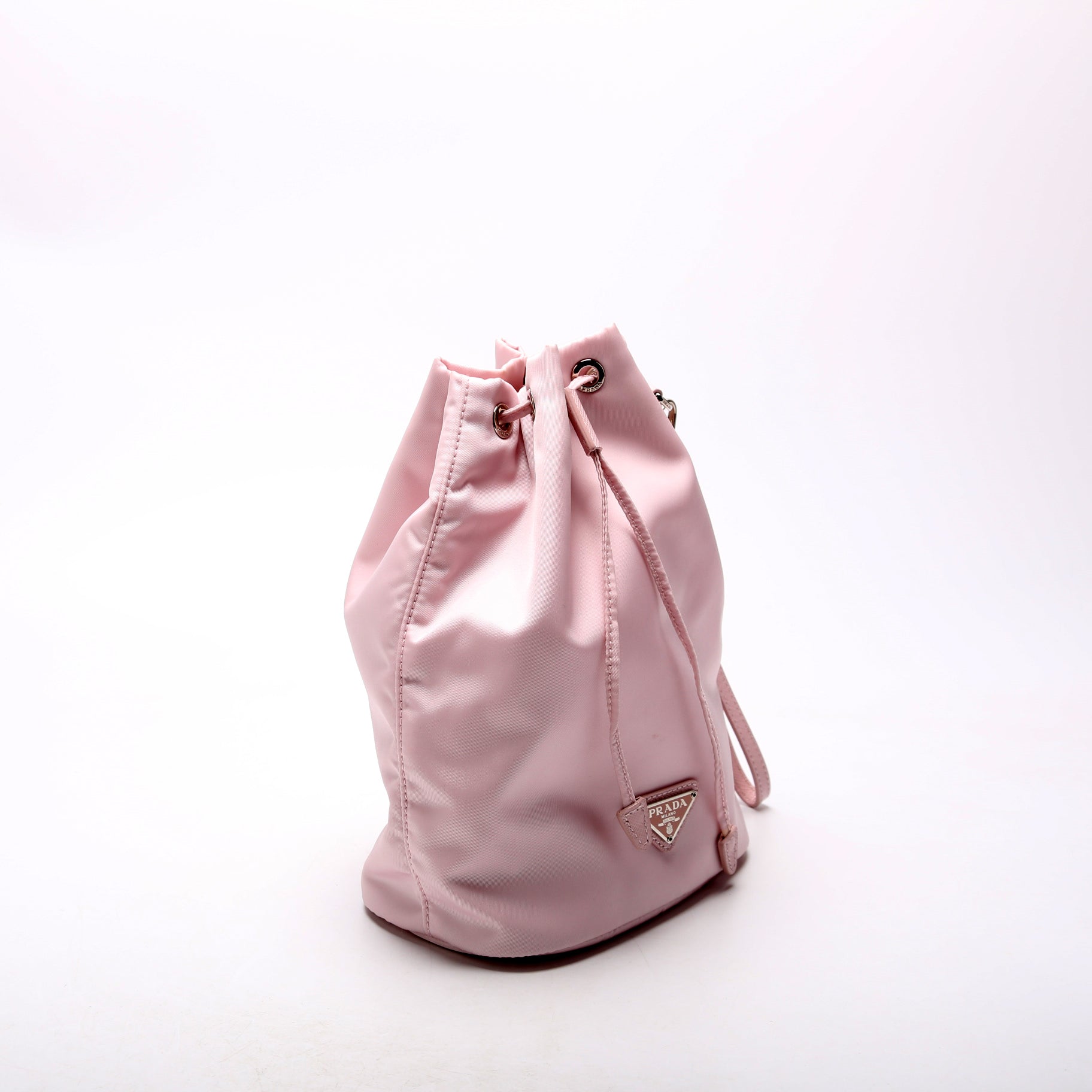 1NE369 Re-Nylon Drawstring Pouch Pink