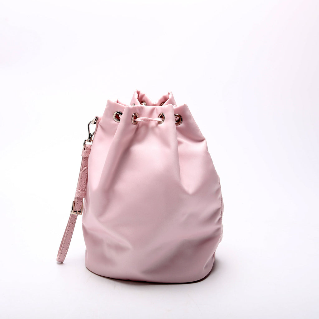 1NE369 Re-Nylon Drawstring Pouch Pink