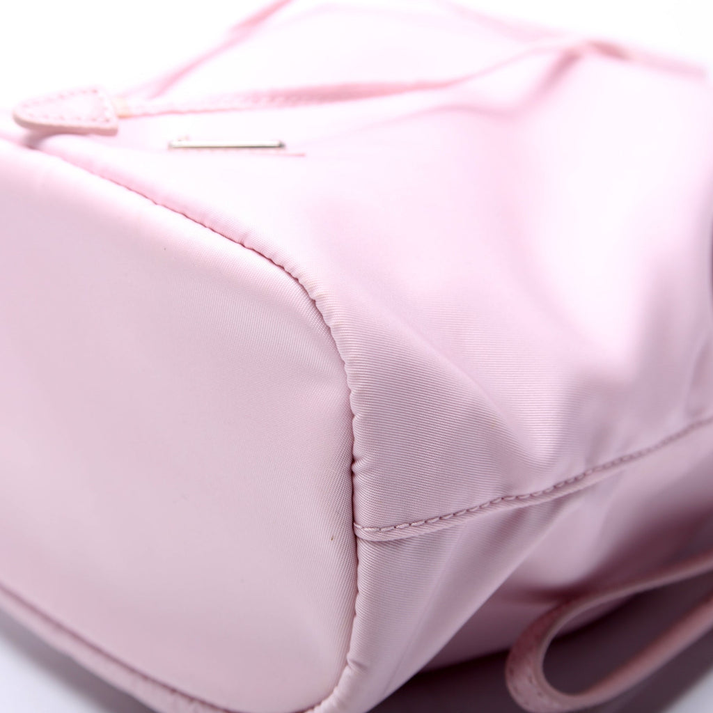 1NE369 Re-Nylon Drawstring Pouch Pink