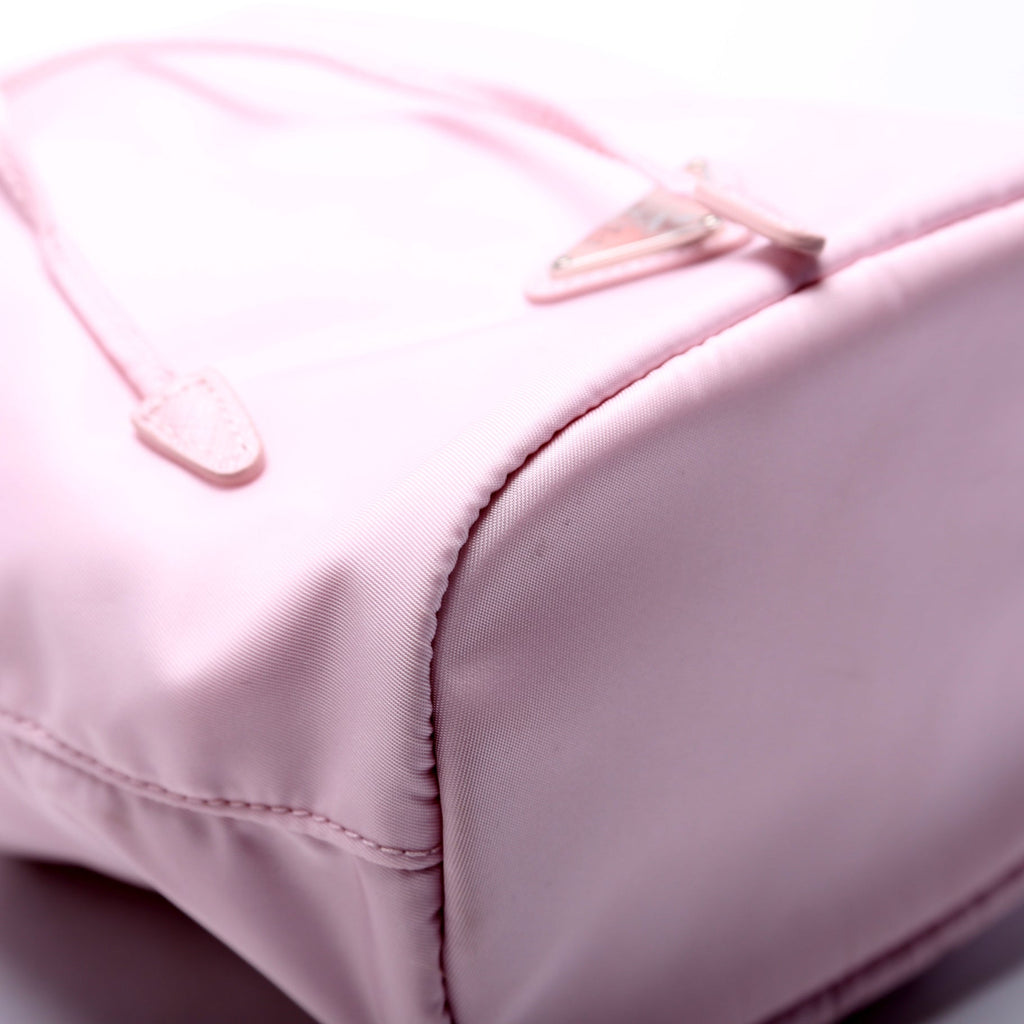 1NE369 Re-Nylon Drawstring Pouch Pink