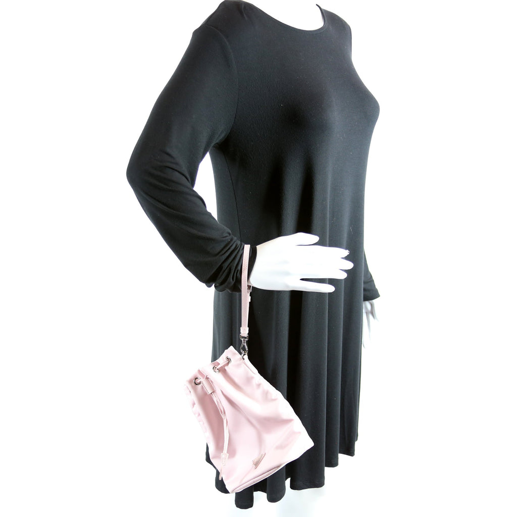 1NE369 Re-Nylon Drawstring Pouch Pink