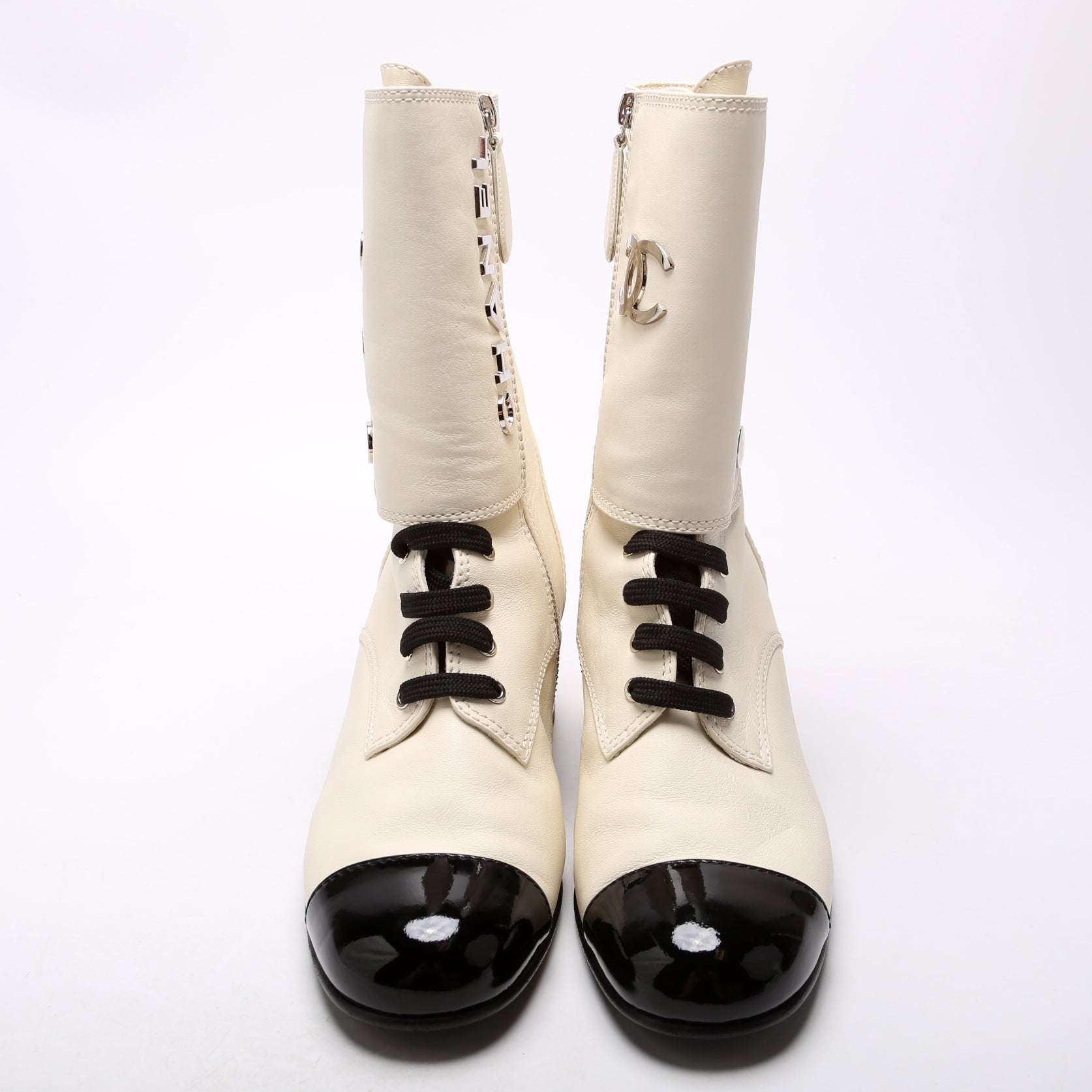 CC Logo Lace Up Leather Boots Size 40 White