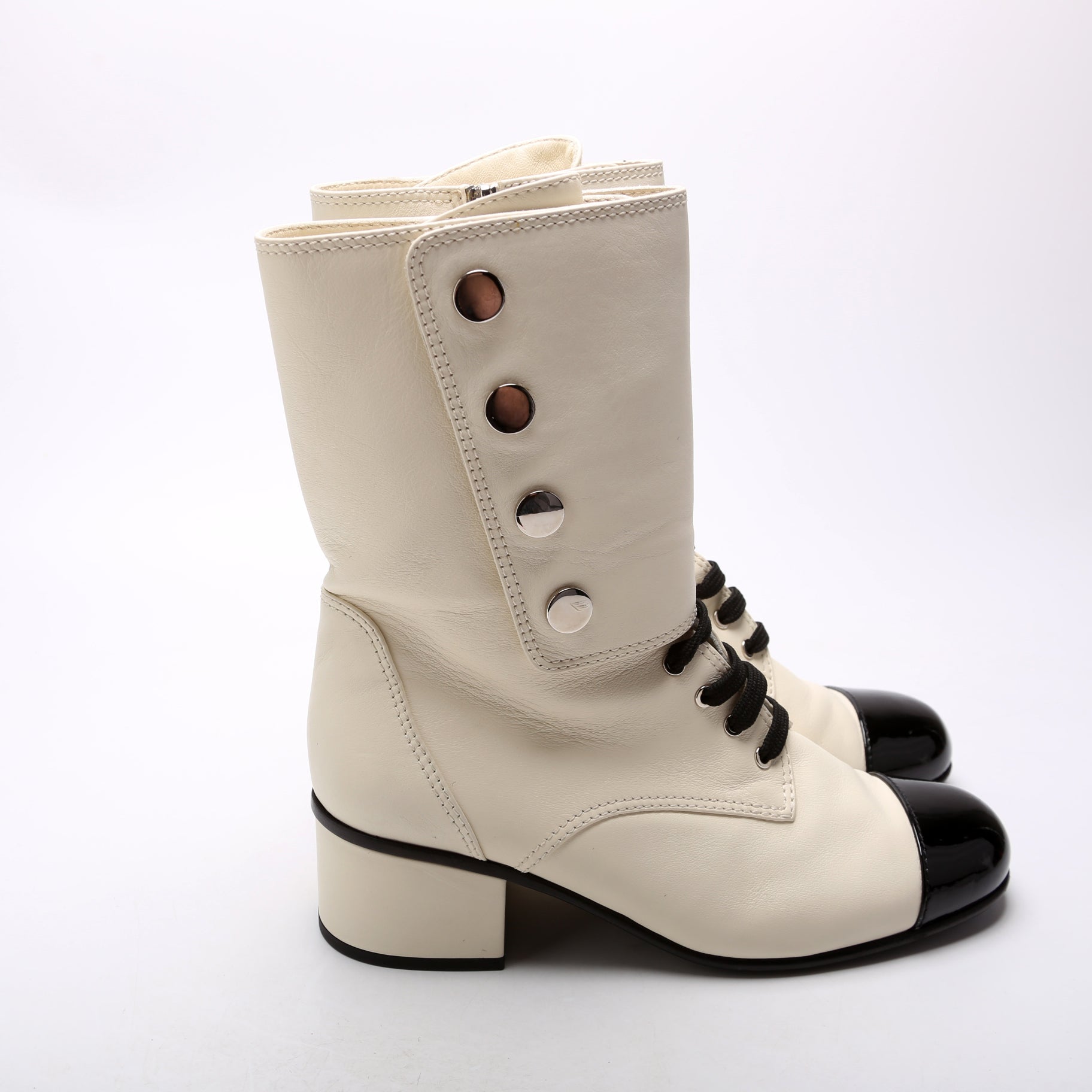CC Logo Lace Up Leather Boots Size 40 White