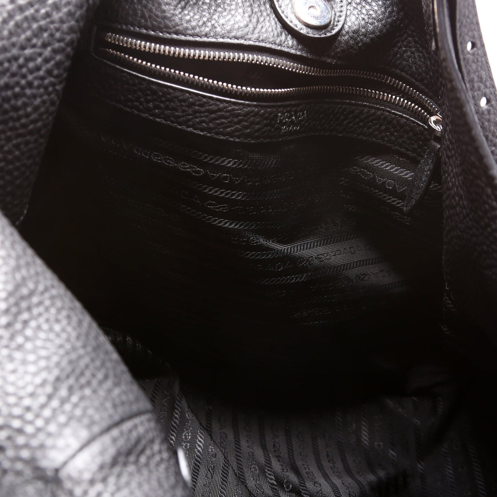 Vitello Daino Leather Shoulder Bag Black