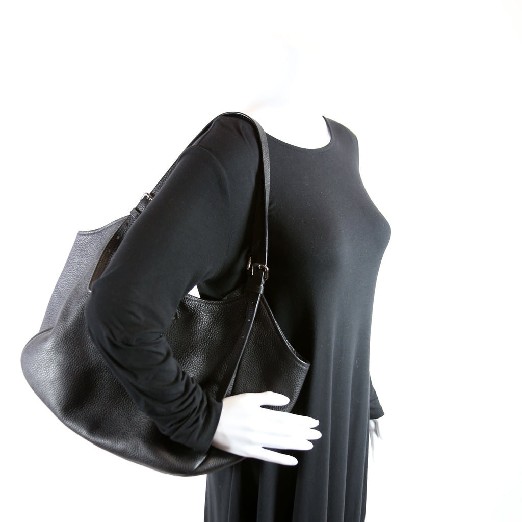 Vitello Daino Leather Shoulder Bag Black