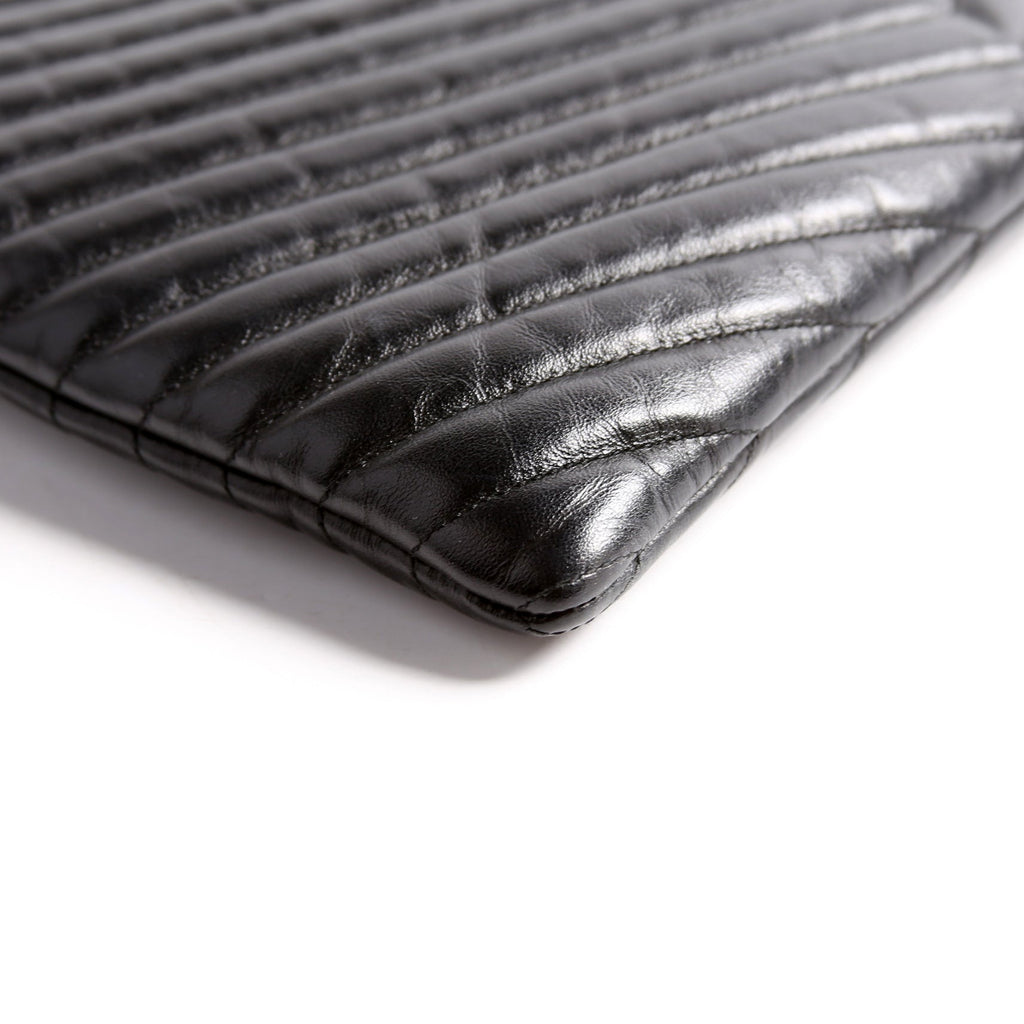 559193 A5 Matelasse Pouch Black