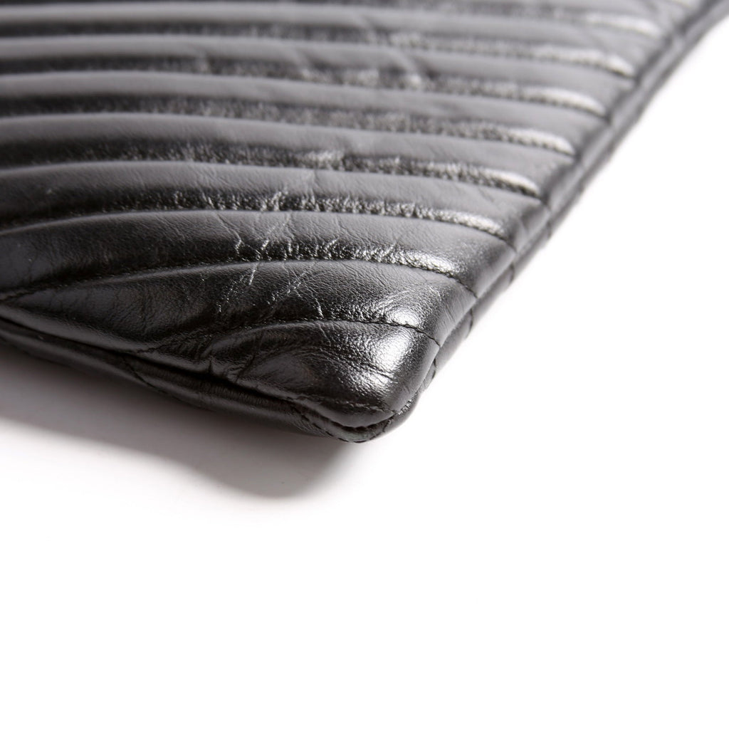 559193 A5 Matelasse Pouch Black