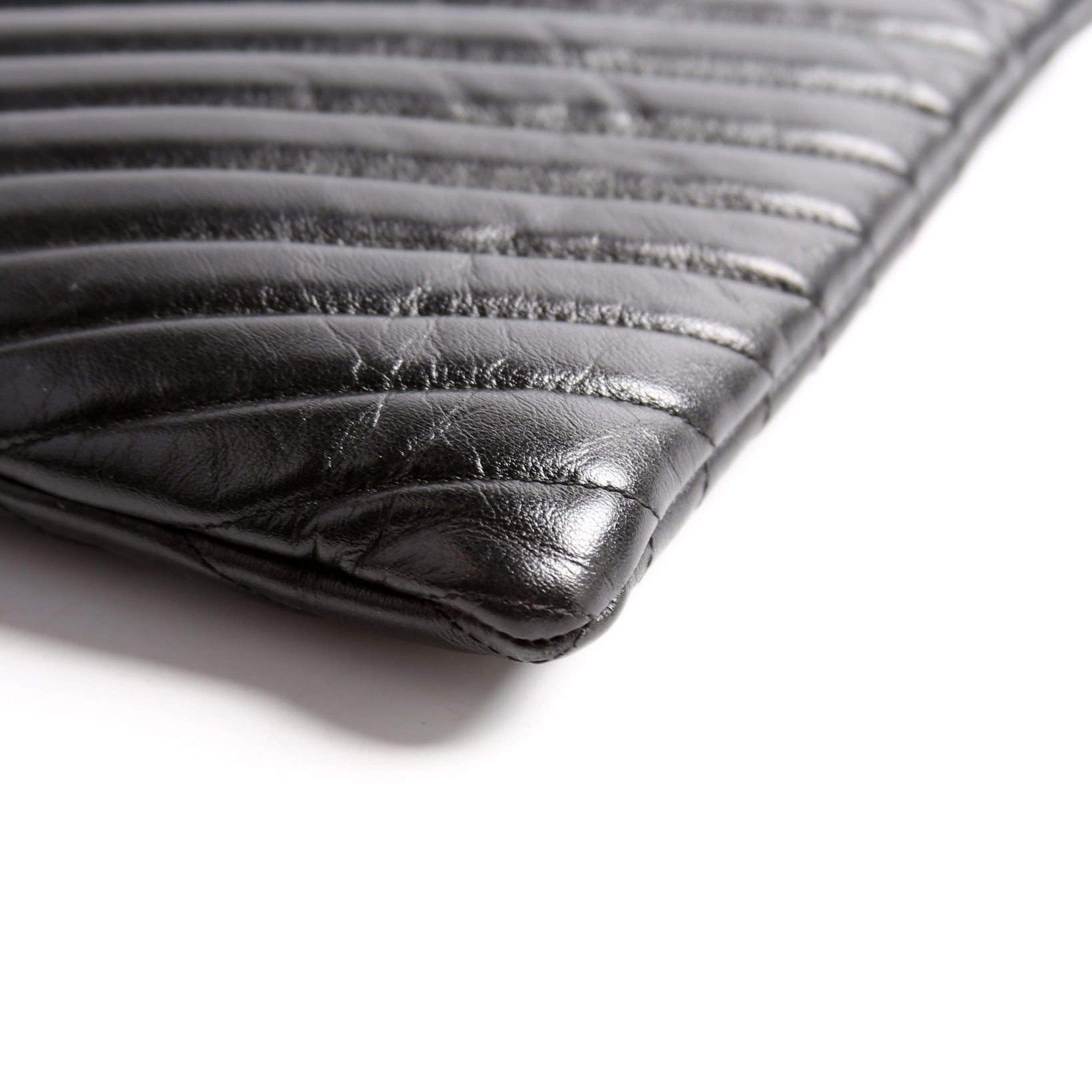 559193 A5 Matelasse Pouch Black