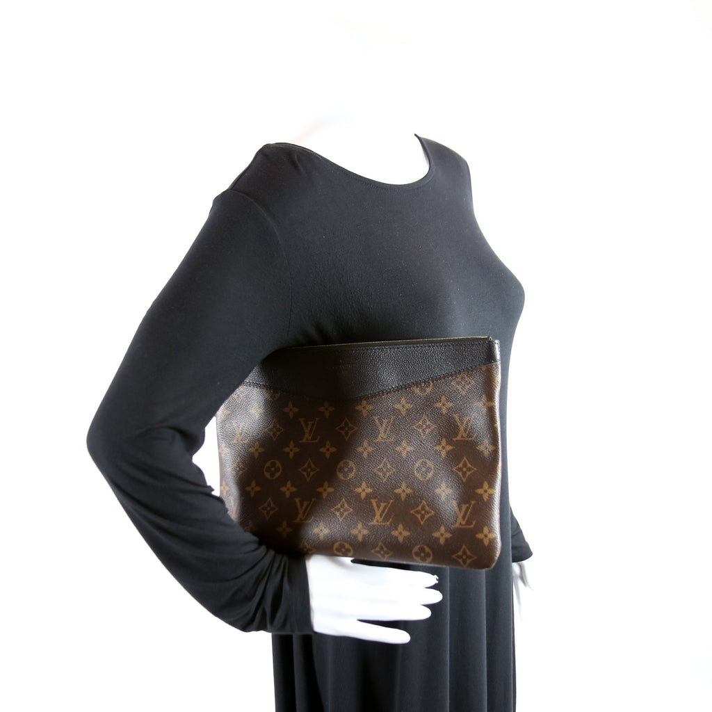 Daily Pouch Monogram Black
