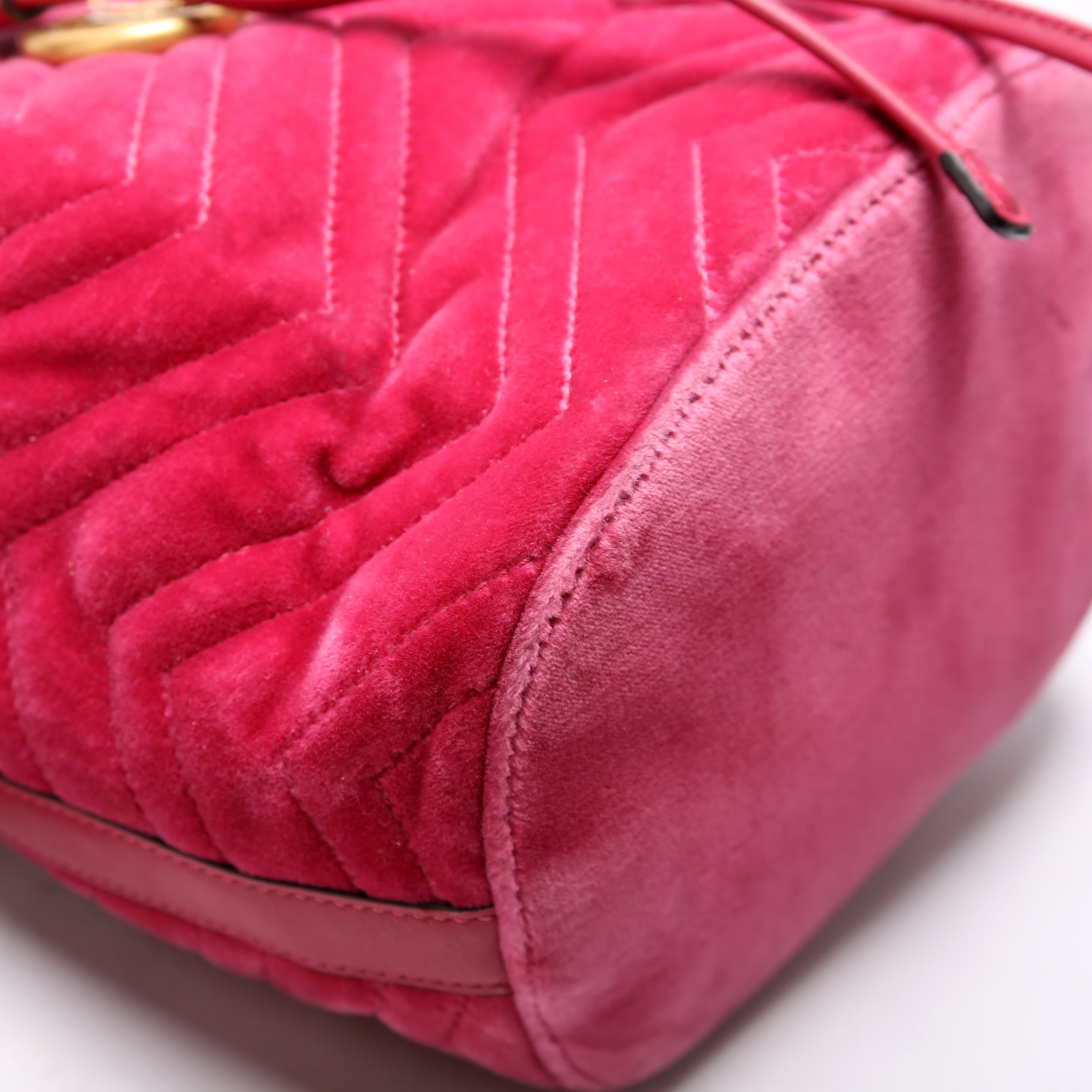 525081 GG Marmont Velvet Bucket Bag Pink
