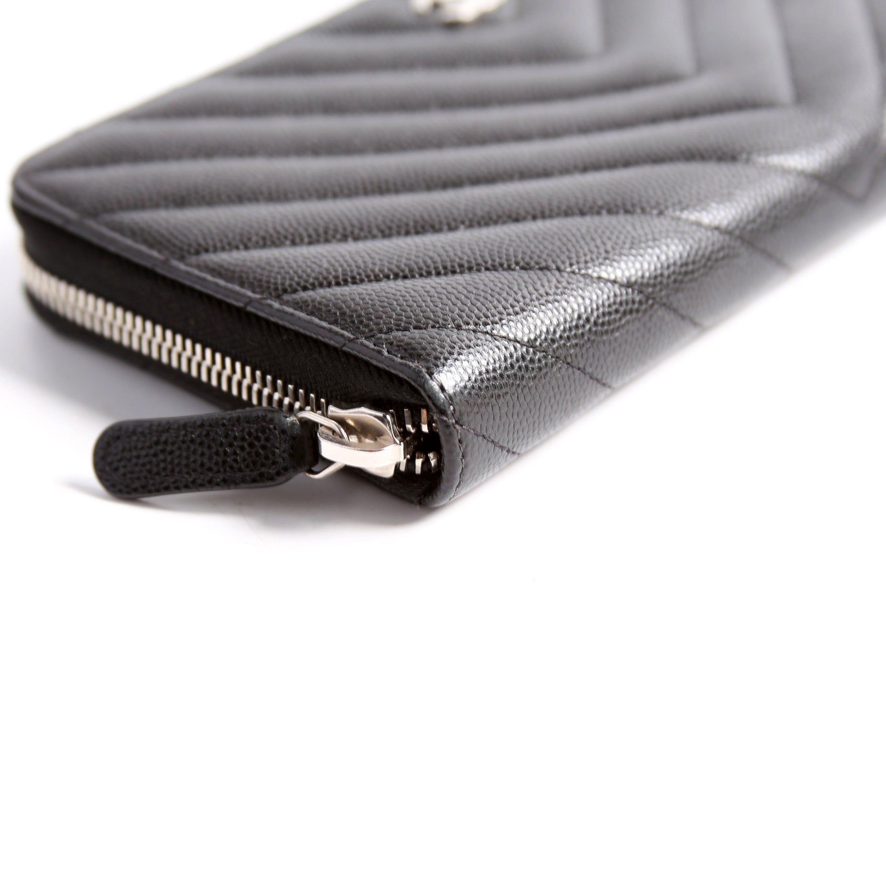 Chevron Caviar Large Gusset Zip Around Wallet 24M Black