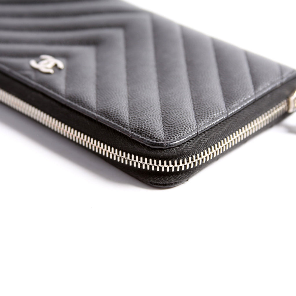 Chevron Caviar Large Gusset Zip Around Wallet 24M Black
