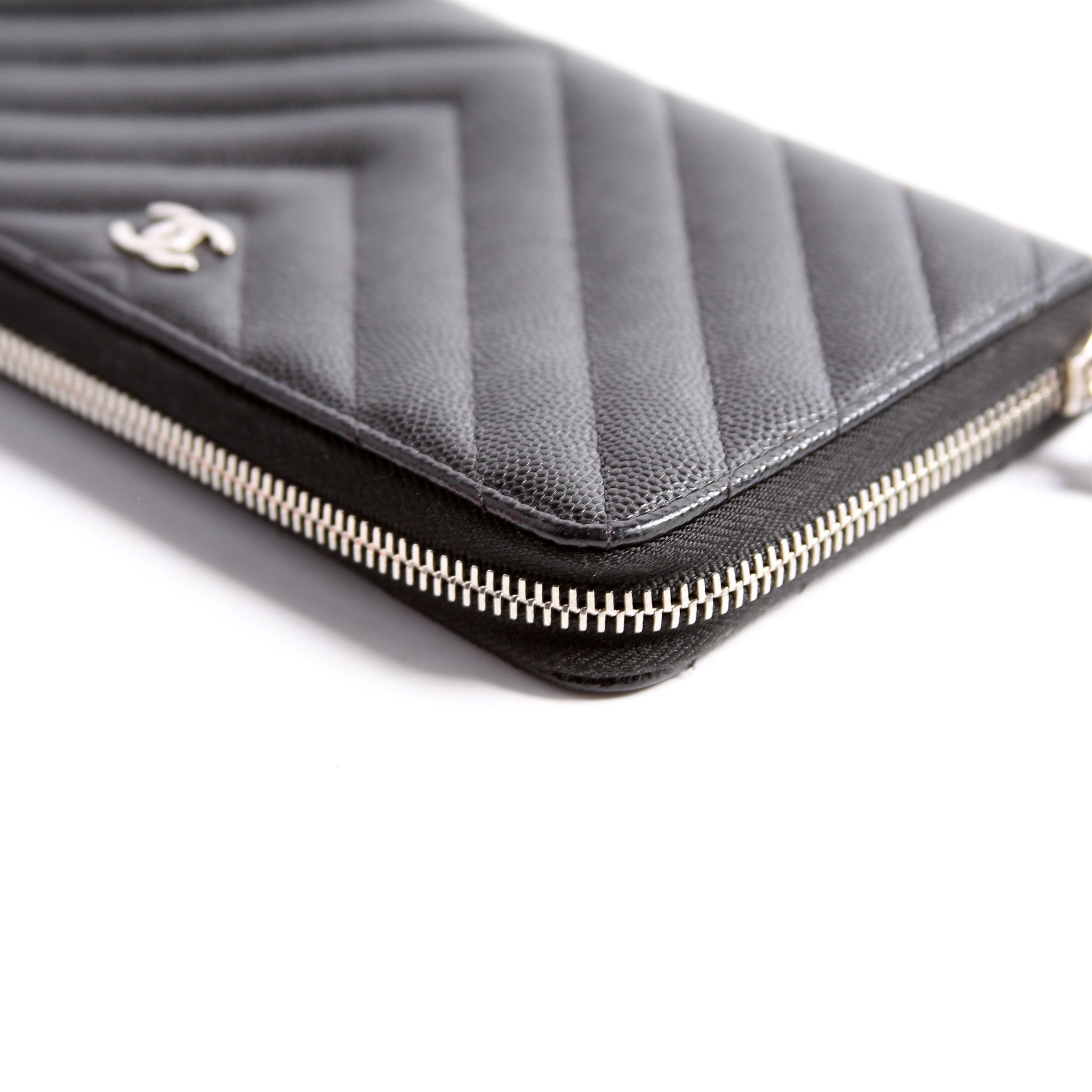 Chevron Caviar Large Gusset Zip Around Wallet 24M Black