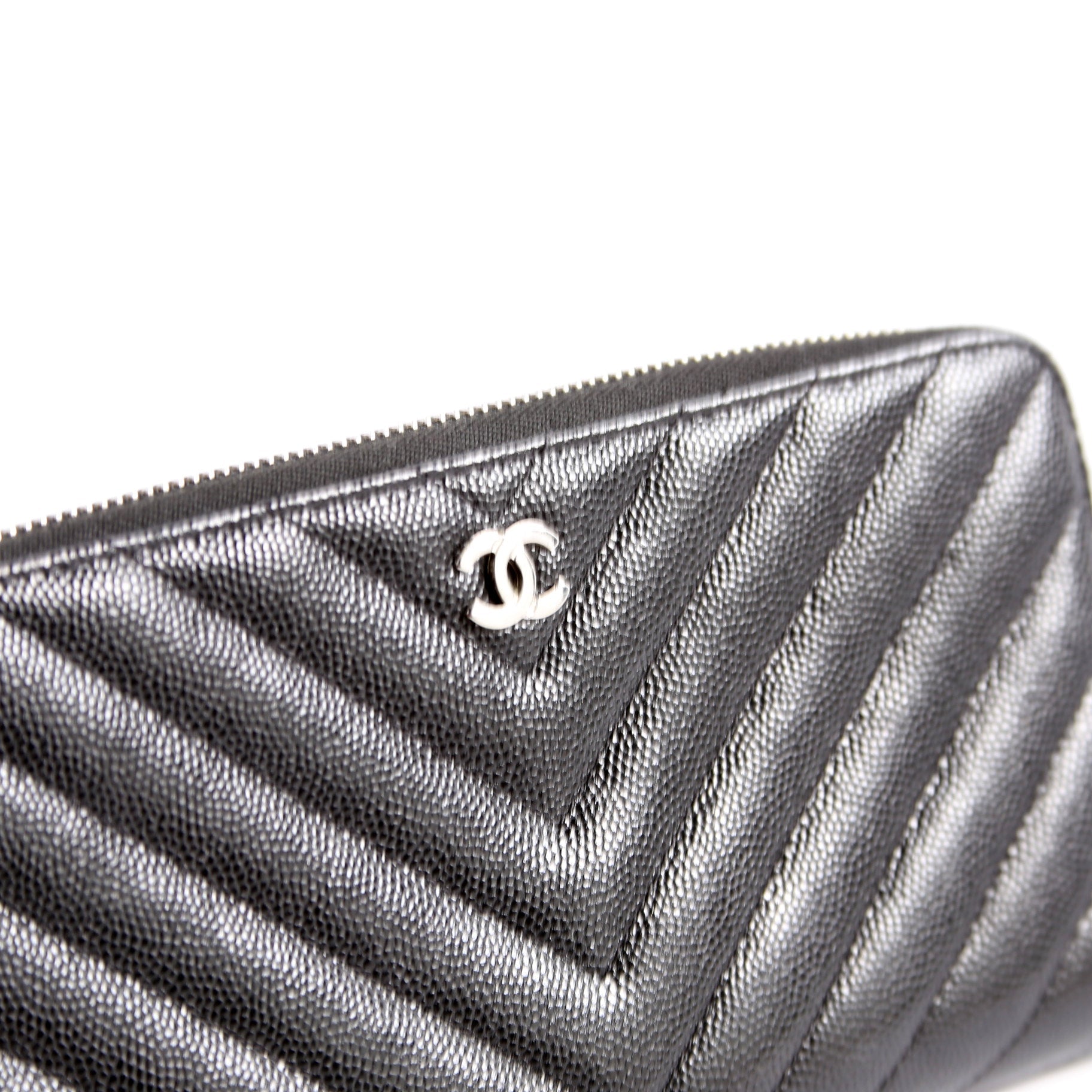 Chevron Caviar Large Gusset Zip Around Wallet 24M Black