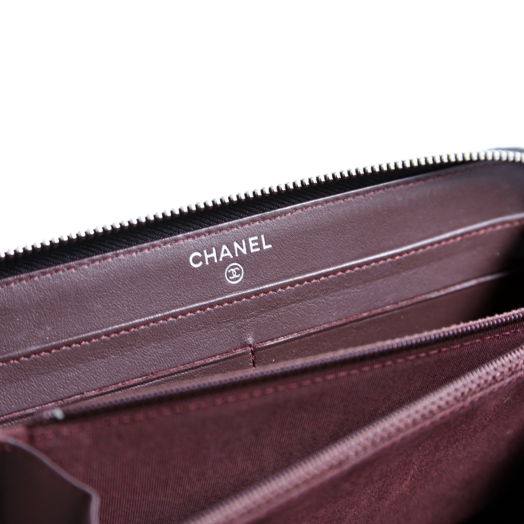 Chevron Caviar Large Gusset Zip Around Wallet 24M Black