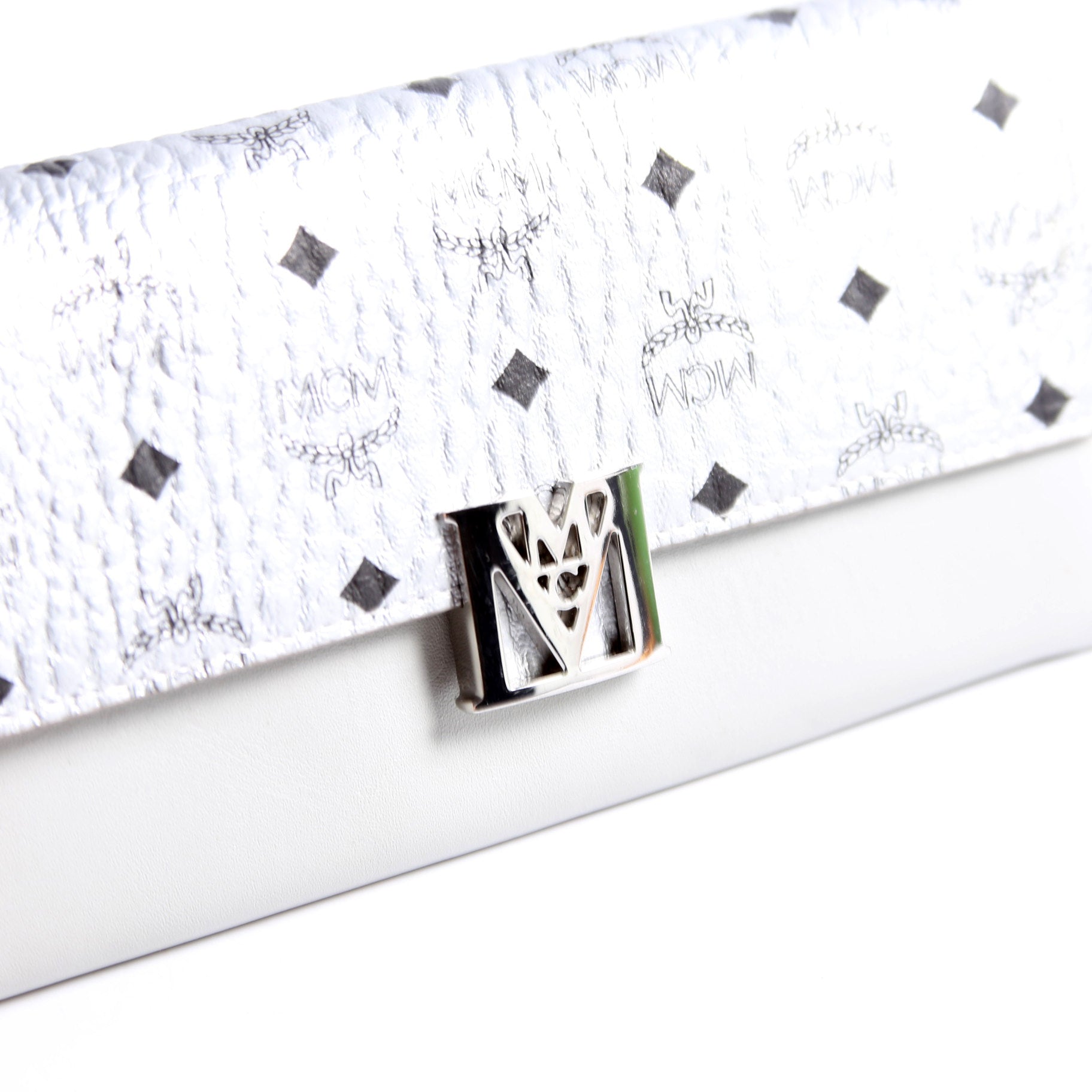 Travia Visetos Wallet On Chain Silver