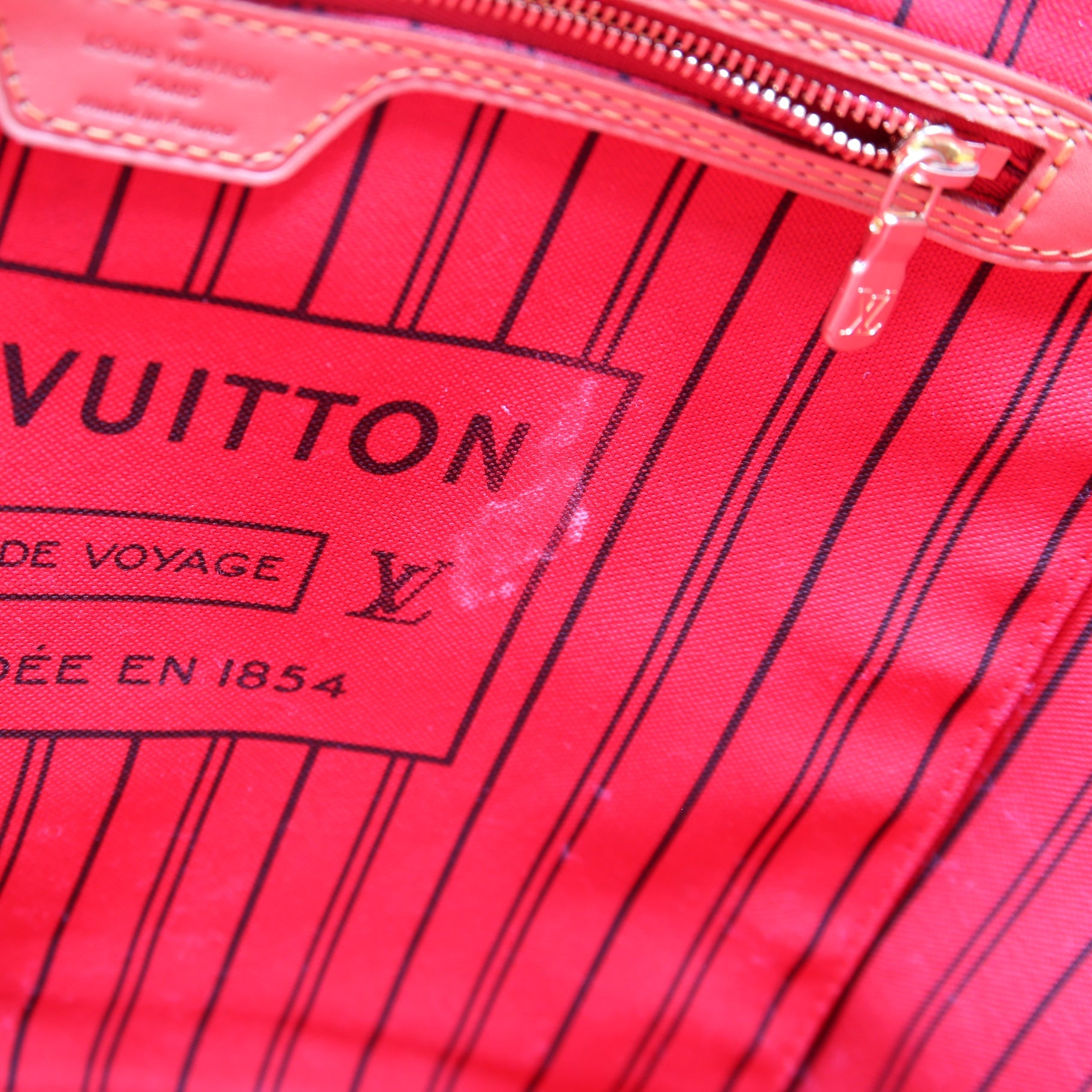 Neverfull MM Monogram Red