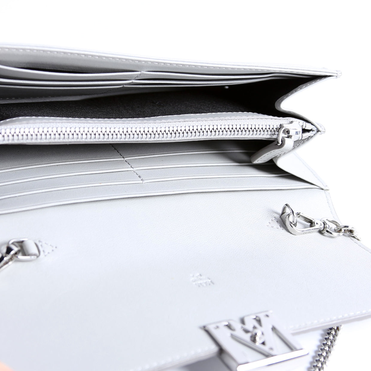 Travia Visetos Wallet On Chain Silver