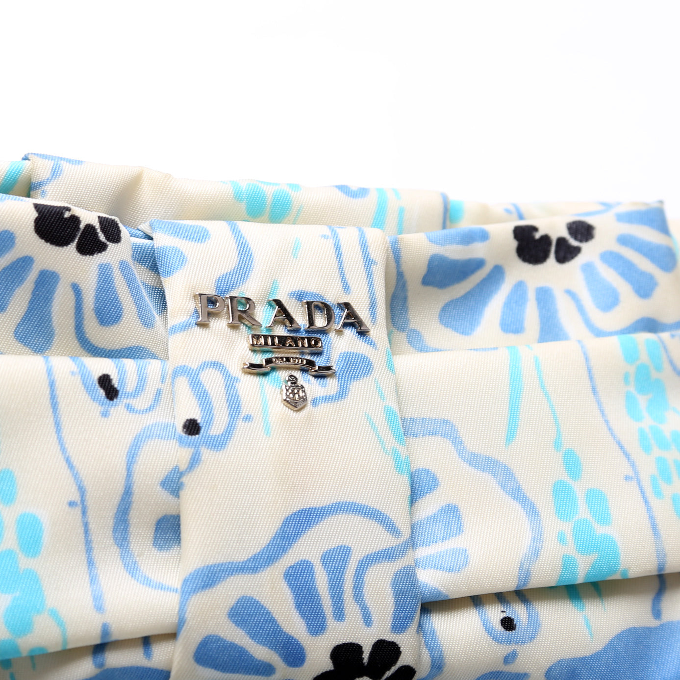 1N1422 Tessuto Nylon Bow Wristlet Pouch Blue/Cream
