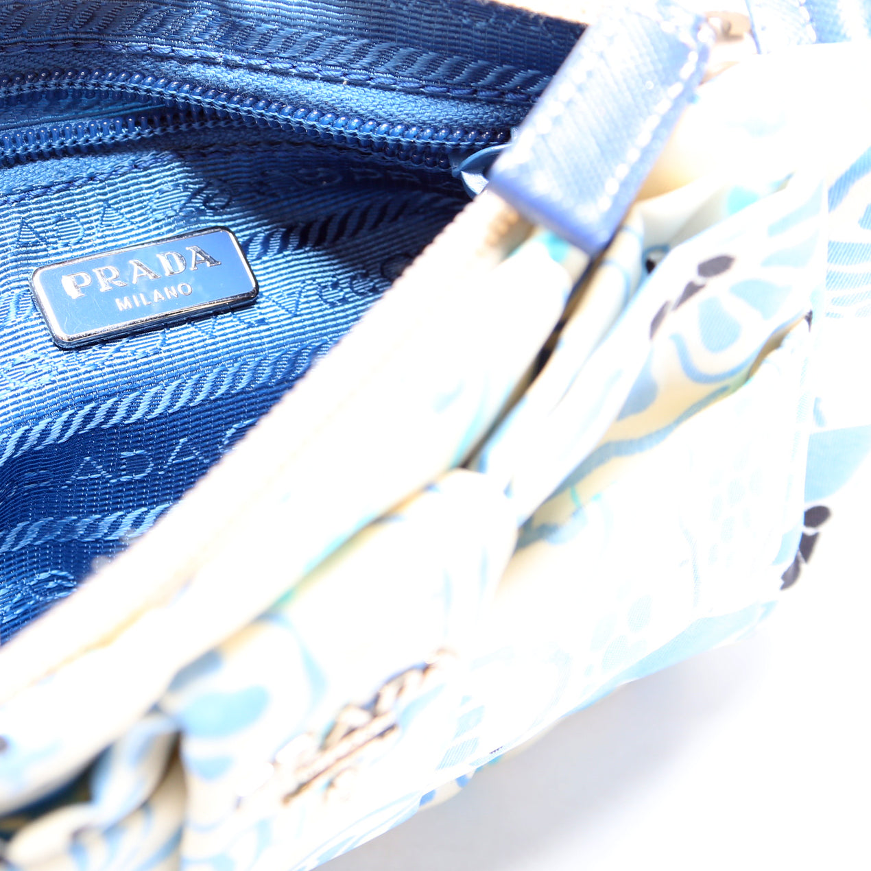 1N1422 Tessuto Nylon Bow Wristlet Pouch Blue/Cream