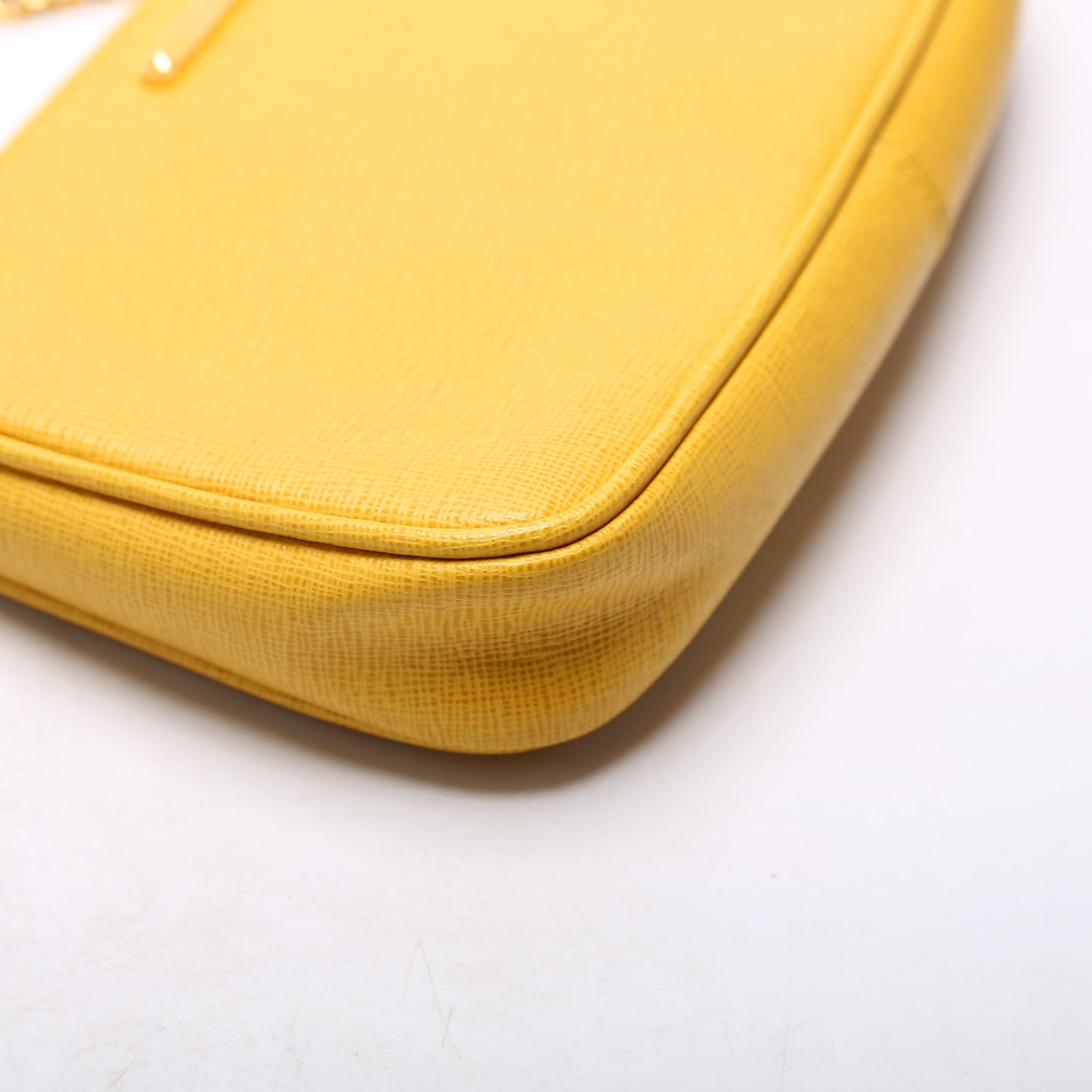 8M0271 Vitello Elite Pochette Amarena Yellow