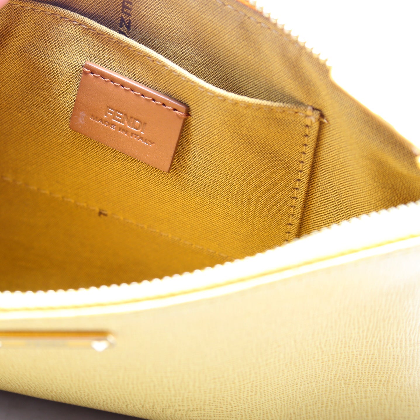 8M0271 Vitello Elite Pochette Amarena Yellow