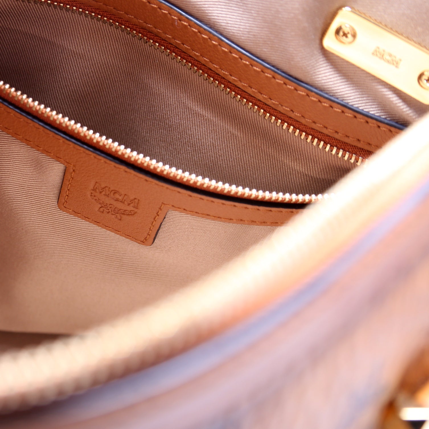 Visetos Medium Essentials Boston Bag