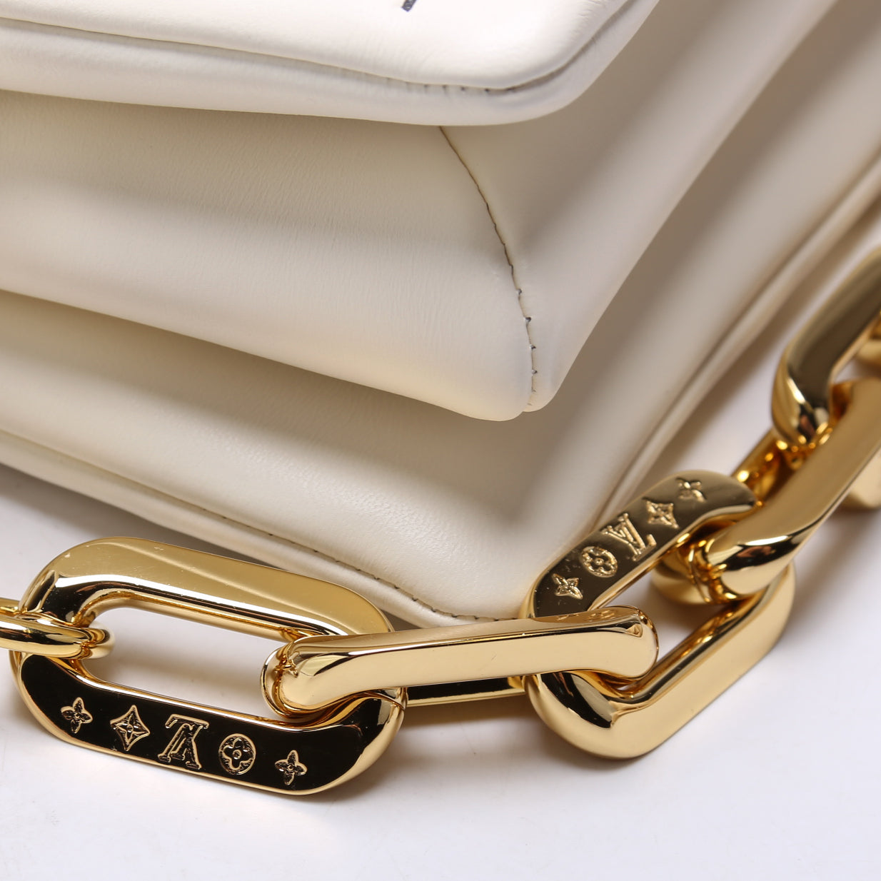 Coussin BB NV Lambskin White