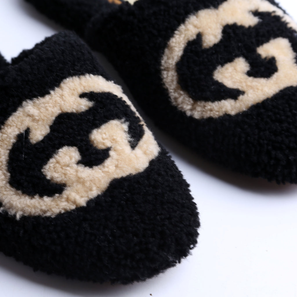 Men's Shearling Logo Slippers Size 40