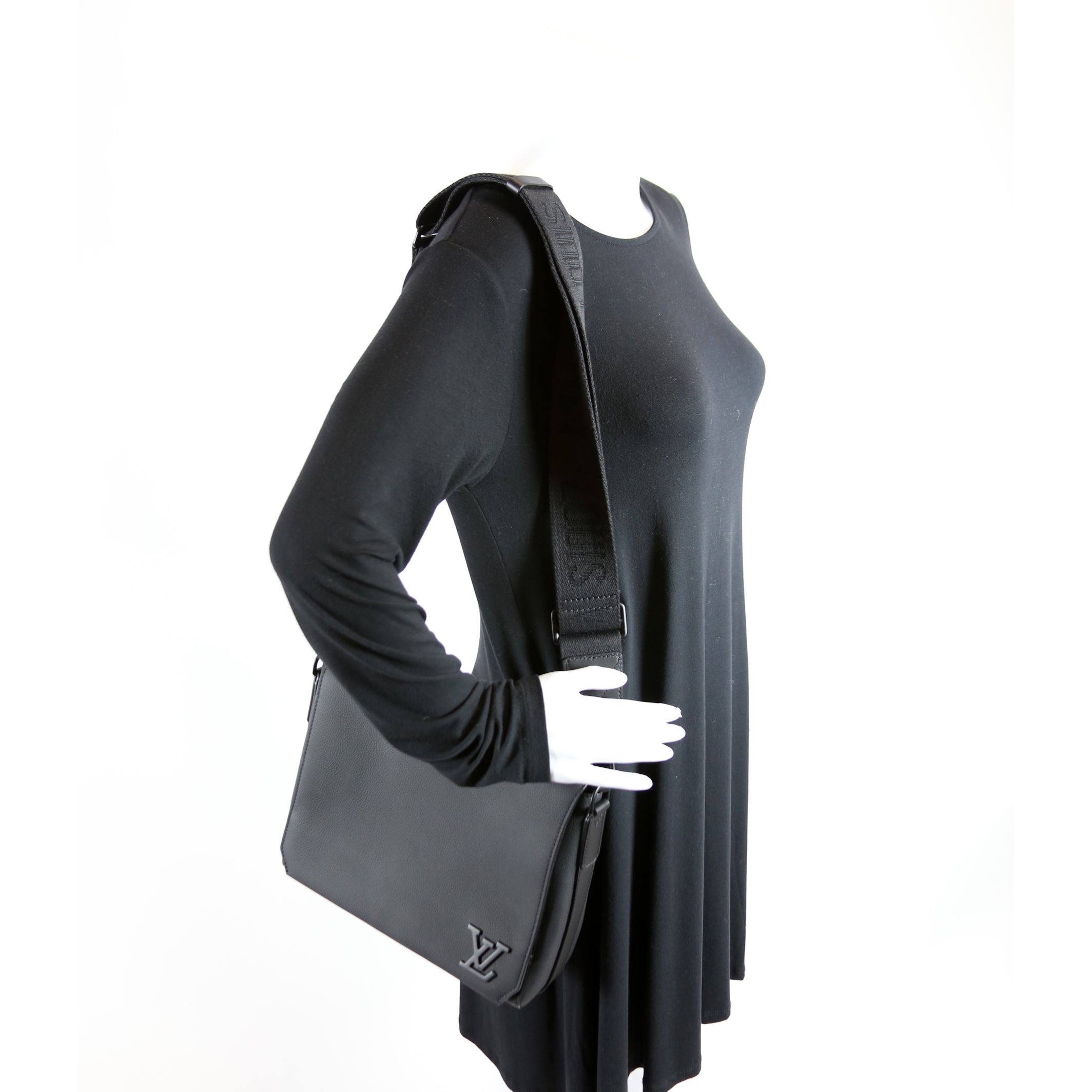 Takeoff Messenger Aerogram Black