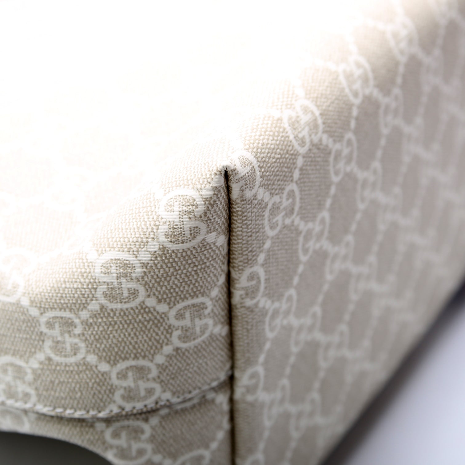 631685 Ophidia Tote Cream