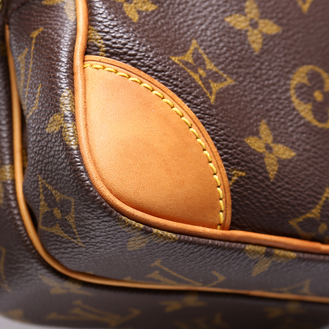 Amazone Monogram