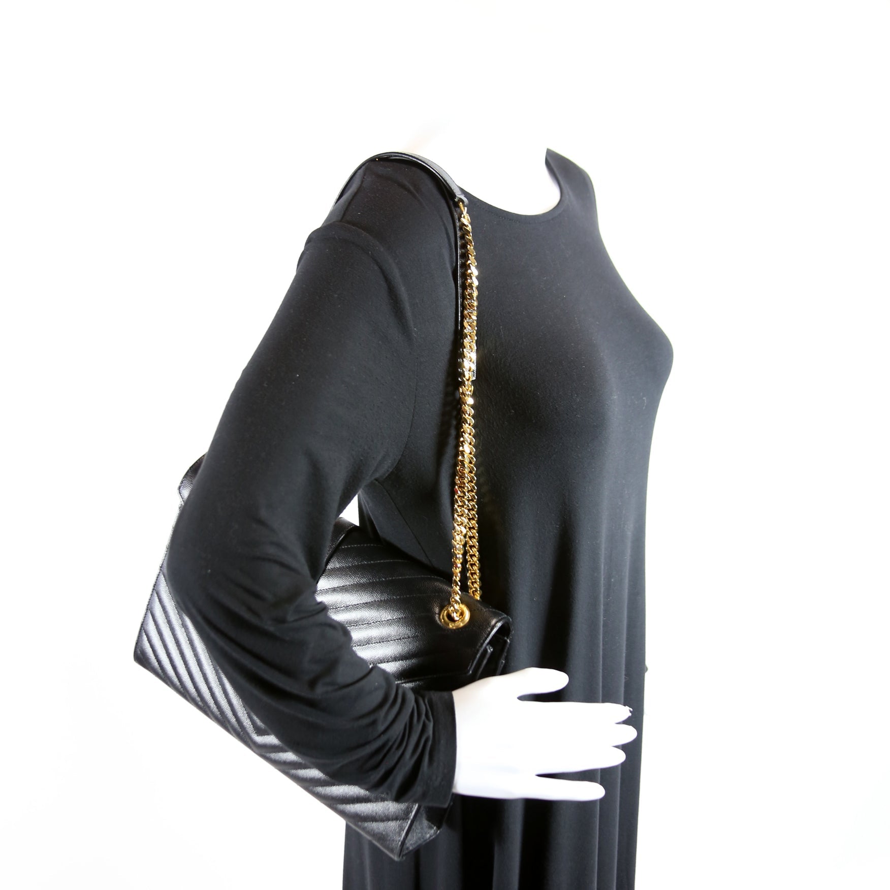 396910 Envelope Chevron Large Black
